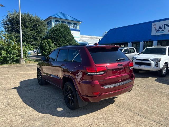 Used 2017 Jeep Grand Cherokee Altitude AWD/4WD image 7