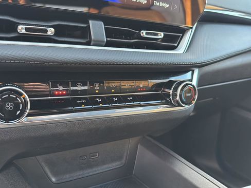 Used 2025 Chevrolet Equinox LT image 22