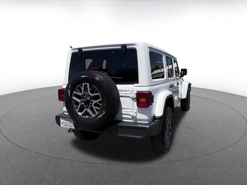 Used 2025 Jeep Wrangler Unlimited Sahara AWD/4WD image 15