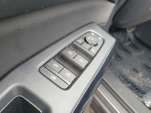 Certified 2025 Nissan Pathfinder SV image 22