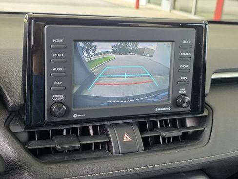 Used 2020 Toyota RAV4 LE FWD image 12