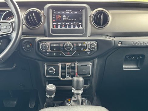 Used 2018 Jeep Wrangler Unlimited Sport S AWD/4WD image 15