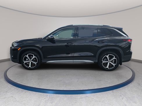 Used 2025 Volkswagen Tiguan SE image 8