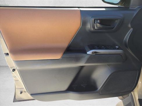 Used 2018 Toyota Tacoma SR5 image 7