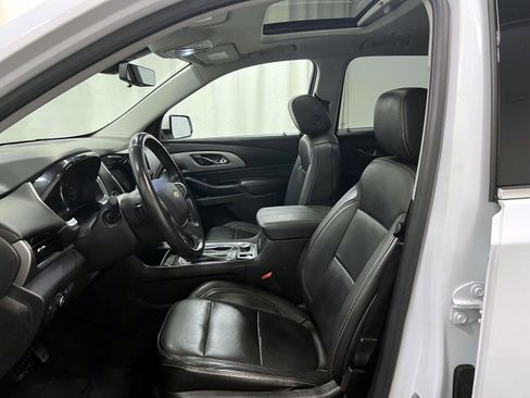 Used 2019 Chevrolet Traverse LT w/ LT Premium Package AWD/4WD image 12