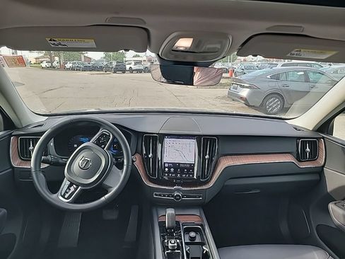 Used 2023 Volvo XC60 B5 Plus w/ Climate Package AWD/4WD image 10