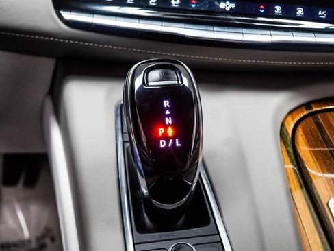 Used 2024 Cadillac Escalade Premium Luxury Platinum RWD image 27