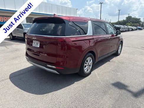 Used 2023 Kia Carnival LX FWD image 3