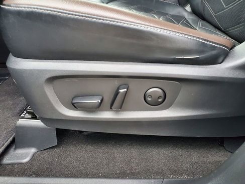 Used 2023 Nissan Pathfinder Platinum image 17