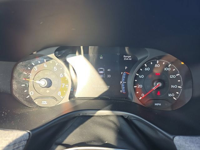 Used 2025 Jeep Compass Latitude w/ Sun & Sound Group AWD/4WD image 12
