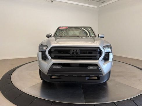Certified 2025 Toyota Tacoma SR5 AWD/4WD image 8