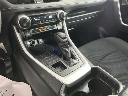 Used 2020 Toyota RAV4 LE w/ All Weather Liner Package AWD/4WD image 28