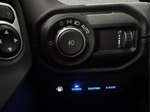 Used 2025 Jeep Wrangler Unlimited Sahara AWD/4WD image 21
