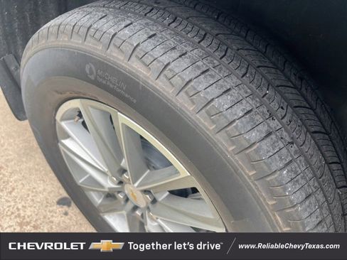 Used 2023 Chevrolet Traverse LT image 33