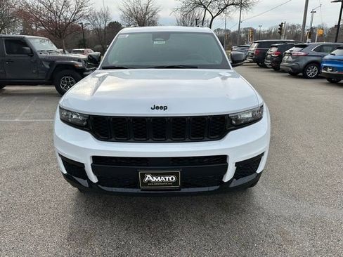 New 2025 Jeep Grand Cherokee Altitude image 3