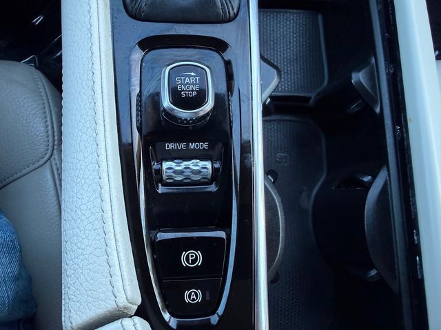 Used 2020 Volvo XC90 T6 Momentum w/ Protection Package Premier AWD/4WD image 13