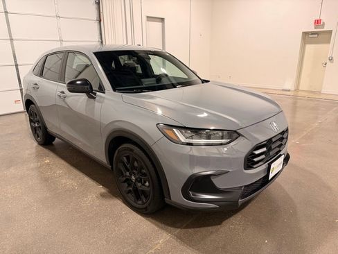 Used 2025 Honda HR-V Sport image 3