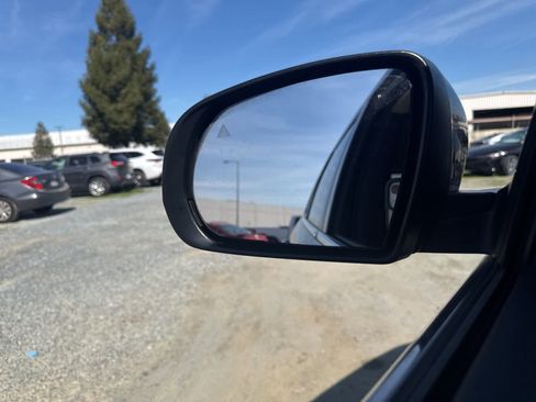 Used 2019 Jeep Cherokee Limited image 25