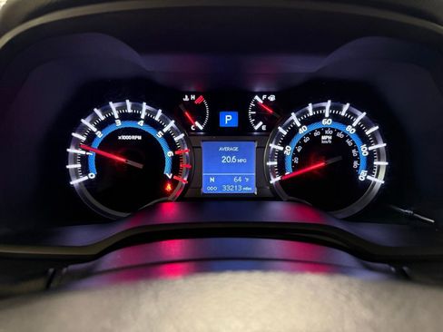 Used 2017 Toyota 4Runner SR5 AWD/4WD image 10