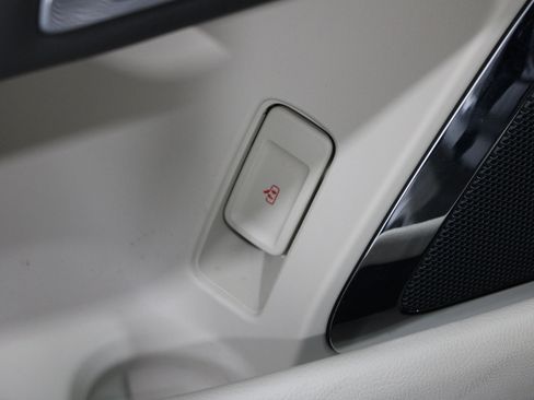 Used 2017 Lincoln Continental Select FWD image 9
