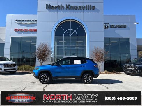 Used 2025 Jeep Compass Trailhawk w/ Trailhawk Elite Group image 2