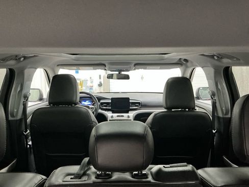 Used 2022 Ford Explorer XLT w/ Equipment Group 202A image 22
