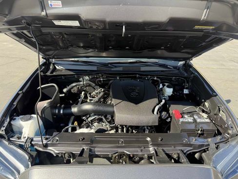 Used 2023 Toyota Tacoma SR5 AWD/4WD image 12
