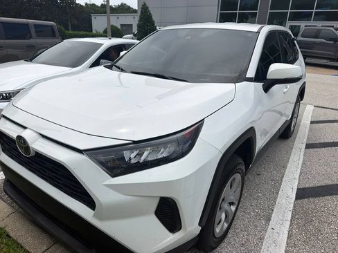 Used 2022 Toyota RAV4 LE FWD image 2