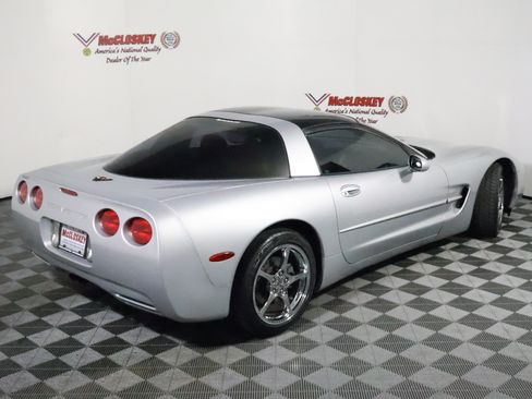 Used 1998 Chevrolet Corvette Coupe w/ Roof Pkg RWD image 4