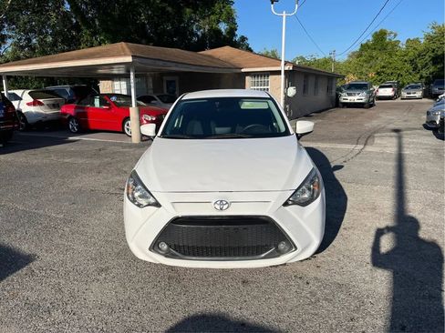 Used 2019 Toyota Yaris LE image 2