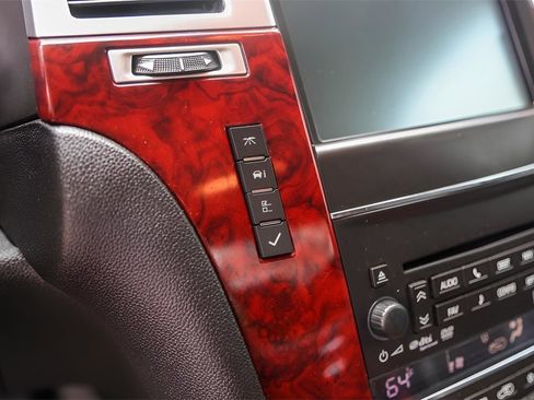 Used 2011 Cadillac Escalade EXT Luxury image 17