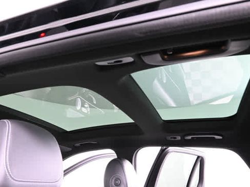 Used 2018 Mercedes-Benz GLC 300 4MATIC image 5