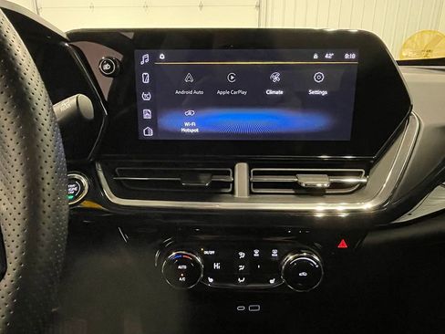 Used 2025 Chevrolet Trax RS image 33