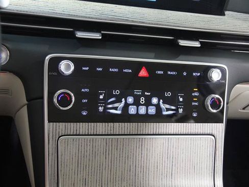 Certified 2025 Genesis GV80 3.5T Prestige AWD/4WD image 13