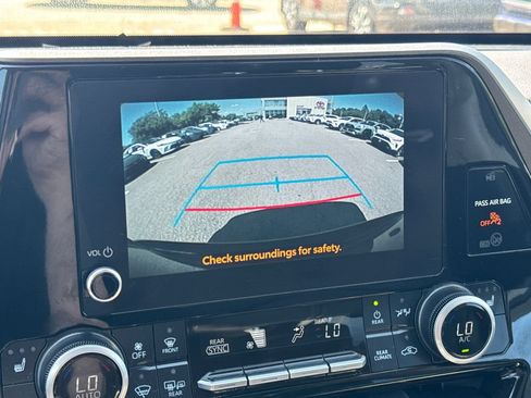 Used 2025 Toyota Highlander XLE AWD/4WD image 26