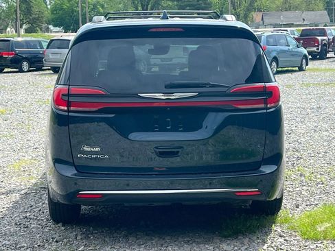Used 2022 Chrysler Pacifica Touring-L image 4