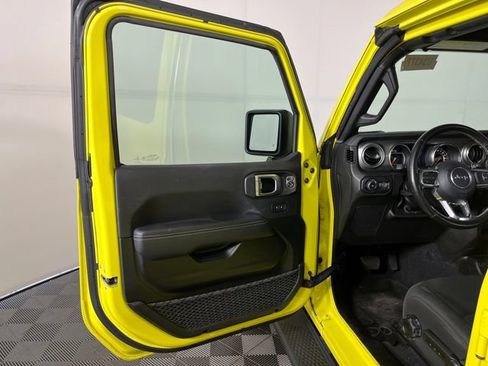 Used 2022 Jeep Wrangler Unlimited Sahara w/ Cold Weather Group AWD/4WD image 12