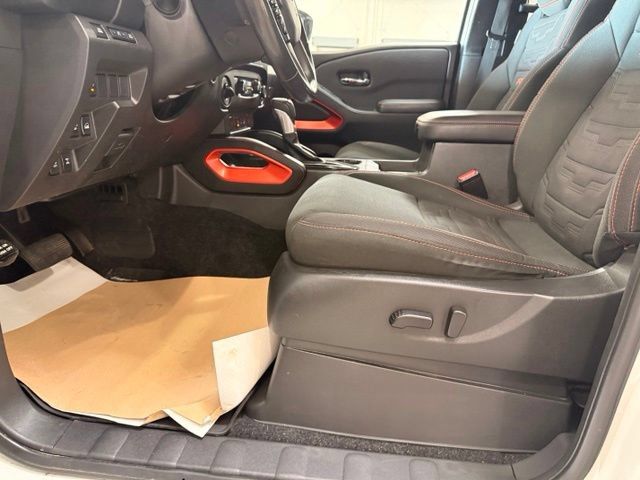 Used 2024 Nissan Frontier PRO-4X w/ Technology Package AWD/4WD image 9
