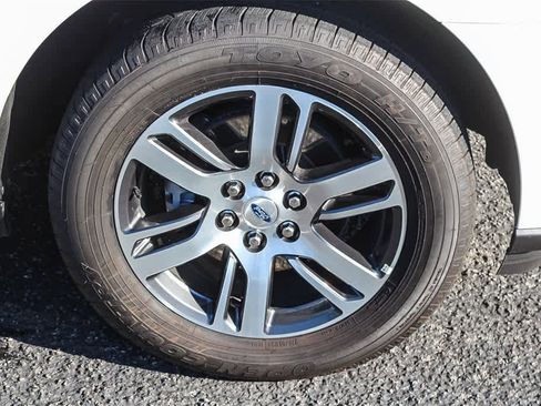 Used 2024 Ford Expedition XLT image 13