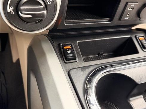 Used 2018 Nissan Titan SV w/ SV Convenience Package image 19