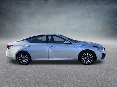 Used 2023 Nissan Altima 2.5 SV image 4