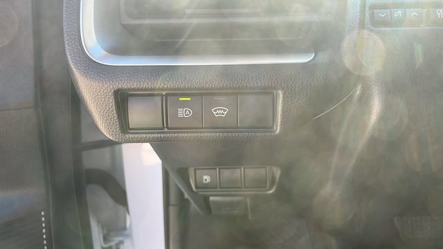 Used 2025 Toyota Prius LE FWD image 8