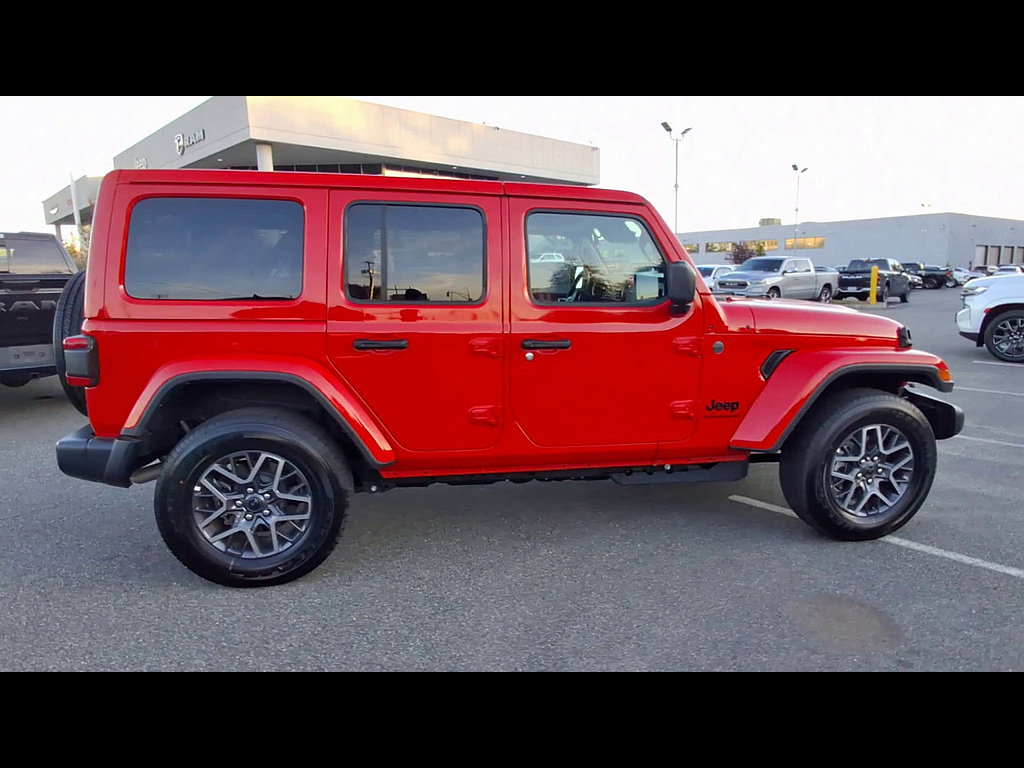 Used 2026 Jeep Wrangler Unlimited Sahara AWD/4WD image 9