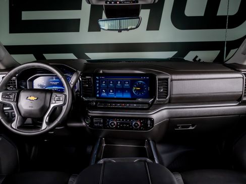 Used 2024 Chevrolet Silverado 2500 LTZ w/ LTZ Plus Package image 2