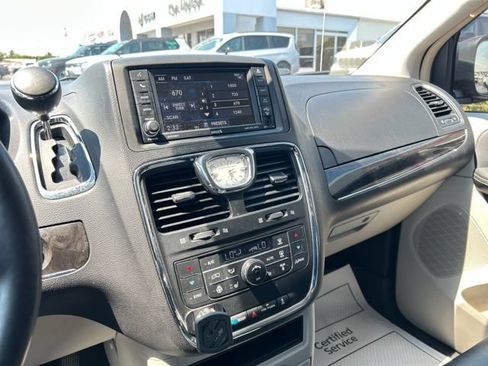Used 2015 Chrysler Town & Country Touring w/ Driver Convenience Group FWD image 41