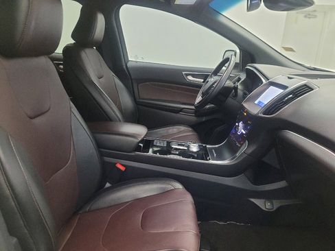 Used 2020 Ford Edge Titanium w/ Equipment Group 301A FWD image 21