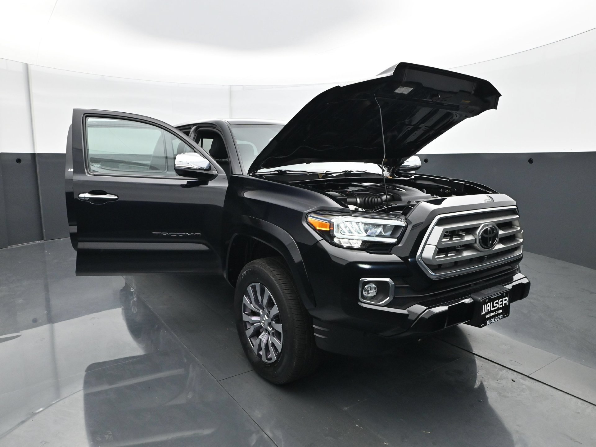 Used 2021 Toyota Tacoma Limited AWD/4WD image 38