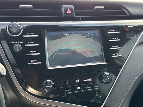 Used 2018 Toyota Camry SE FWD image 23