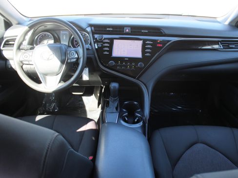 Used 2020 Toyota Camry LE image 20