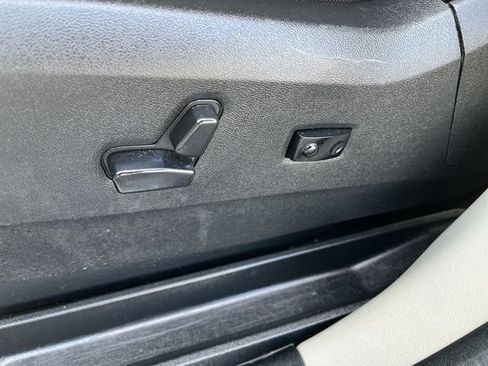 Used 2019 Dodge Grand Caravan SXT FWD image 16